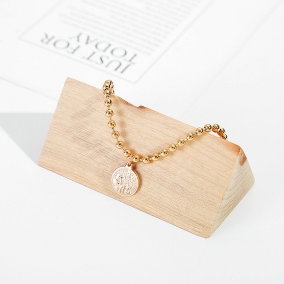 Baroque Gold Tag Medallion Beaded Bracelet - Picture 4 of 5